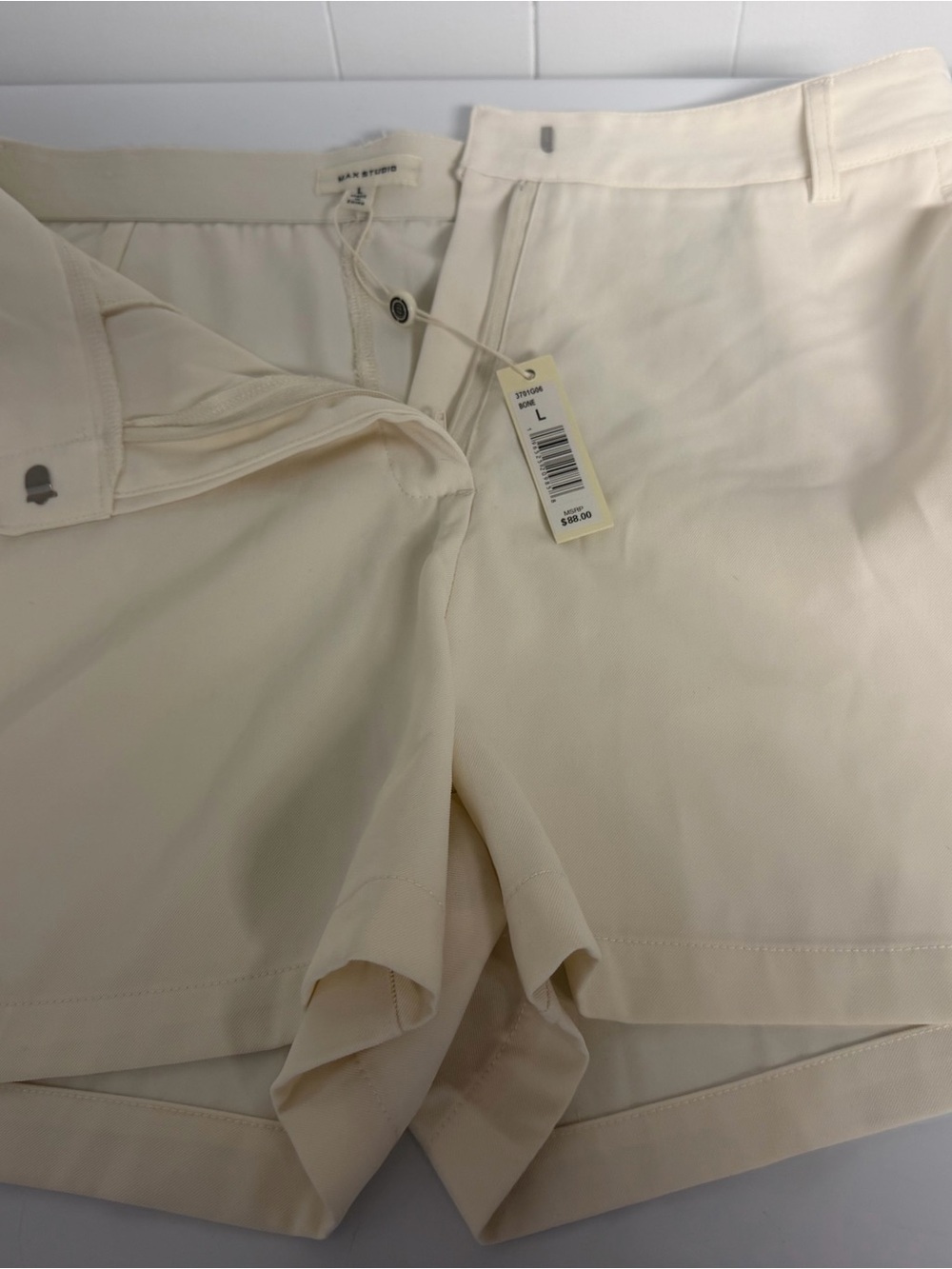 Max Studio Cream Women's Tailored Shorts - Large, NWT